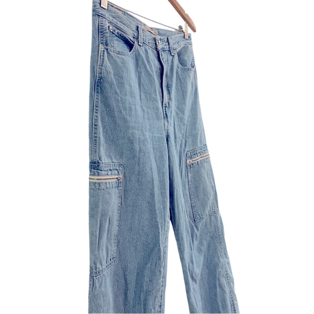 Levi’s Y2K Cargo High Rise Utility Jeans. - Picture 4 of 6